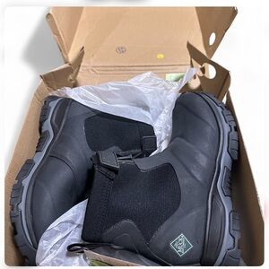 MUCK MEN'S APEX MID ZIP ANKLE BOOT Size 9 w/box